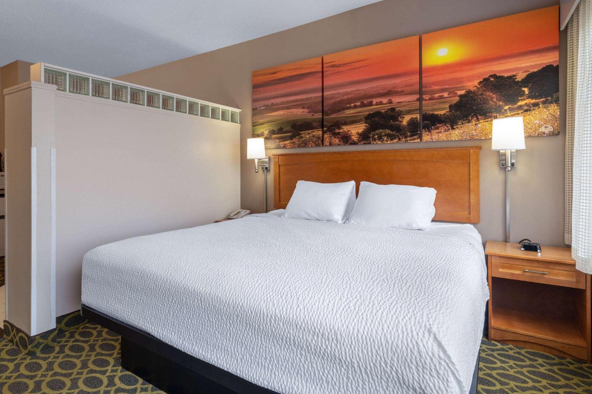 Days Inn & Suites By Wyndham Μάντισον Εξωτερικό φωτογραφία