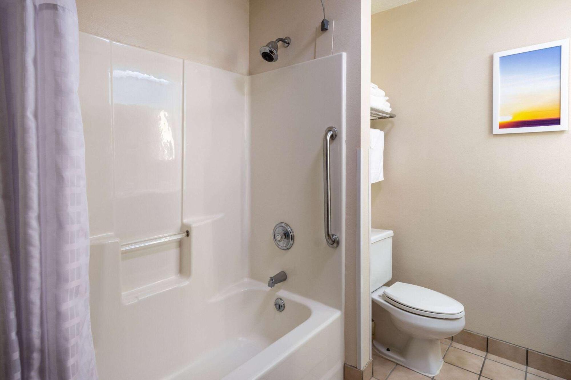 Days Inn & Suites By Wyndham Μάντισον Εξωτερικό φωτογραφία