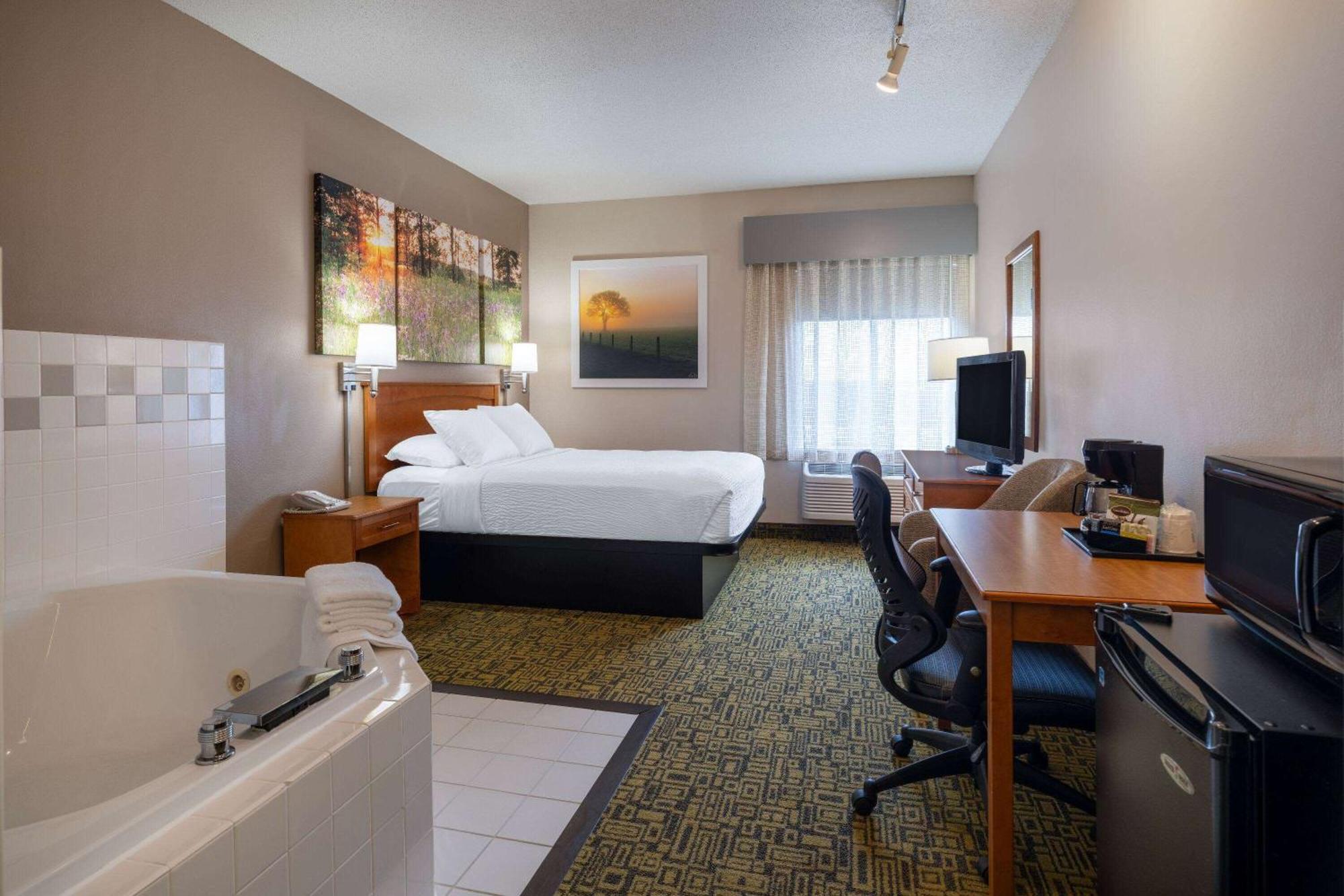 Days Inn & Suites By Wyndham Μάντισον Εξωτερικό φωτογραφία
