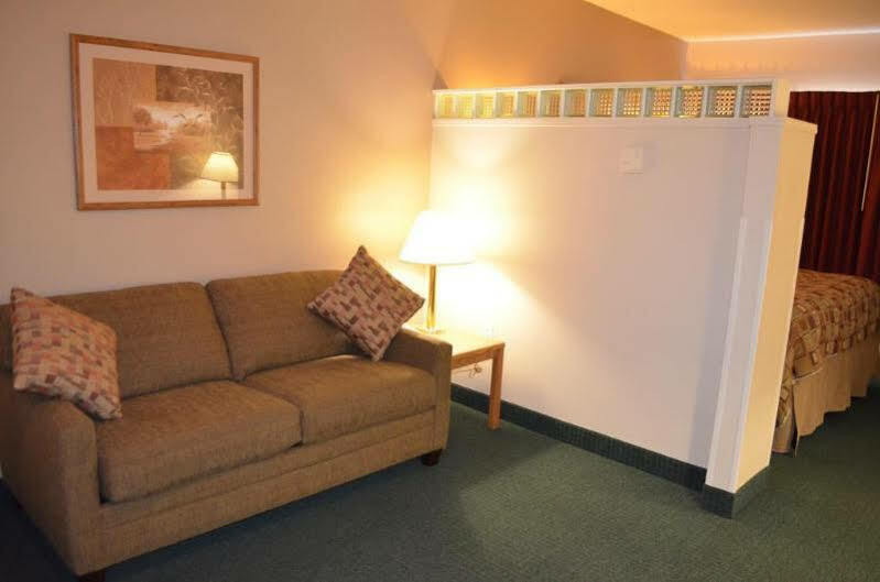 Days Inn & Suites By Wyndham Μάντισον Εξωτερικό φωτογραφία